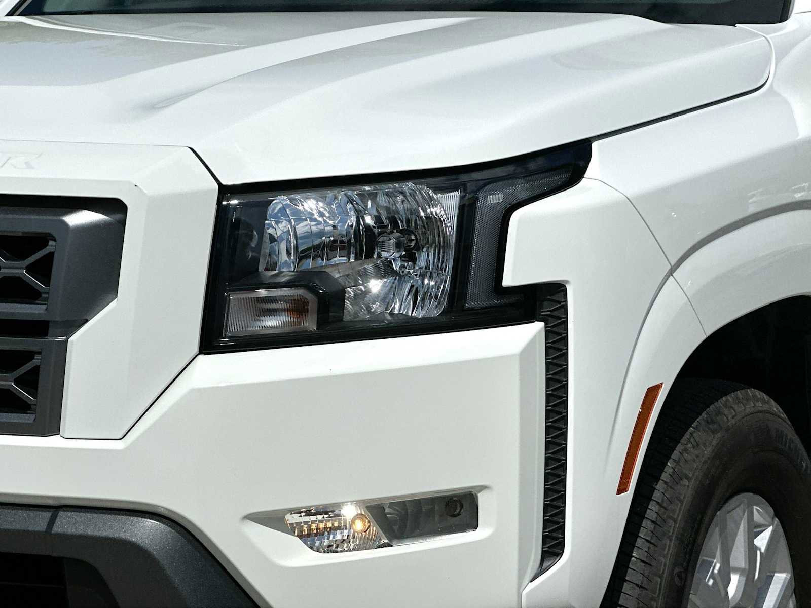 Used 2022 Nissan Frontier SV image 16