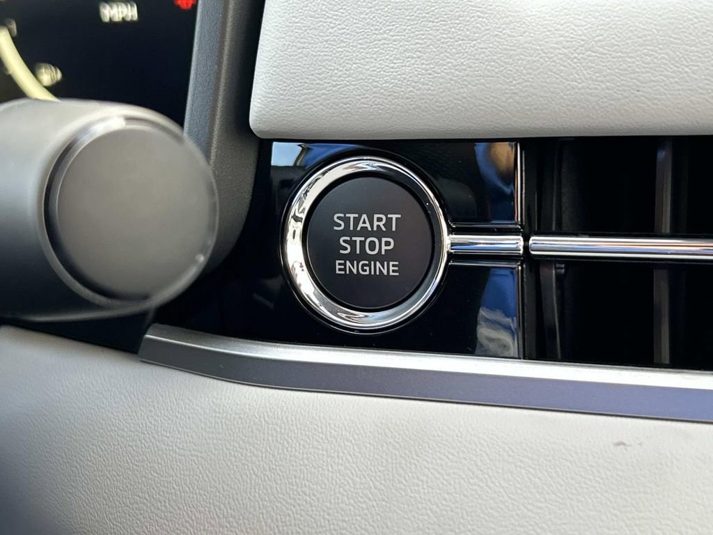 New 2026 Mitsubishi Outlander SE image 33