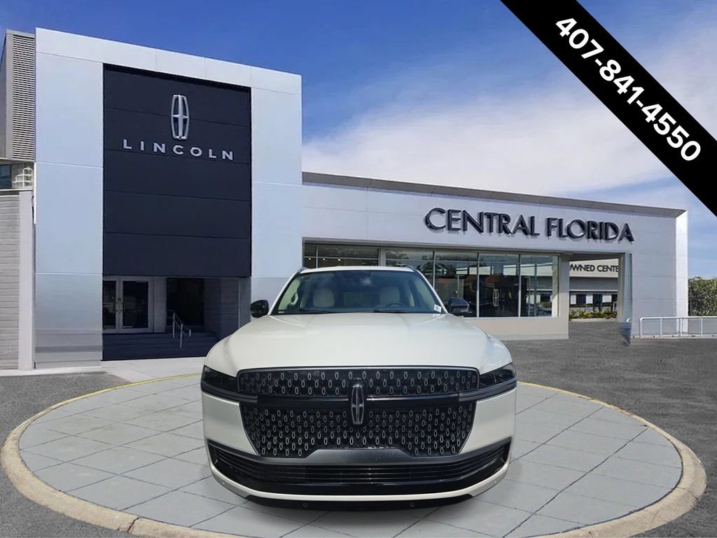 New 2027 Lincoln Navigator Premiere RWD image 2
