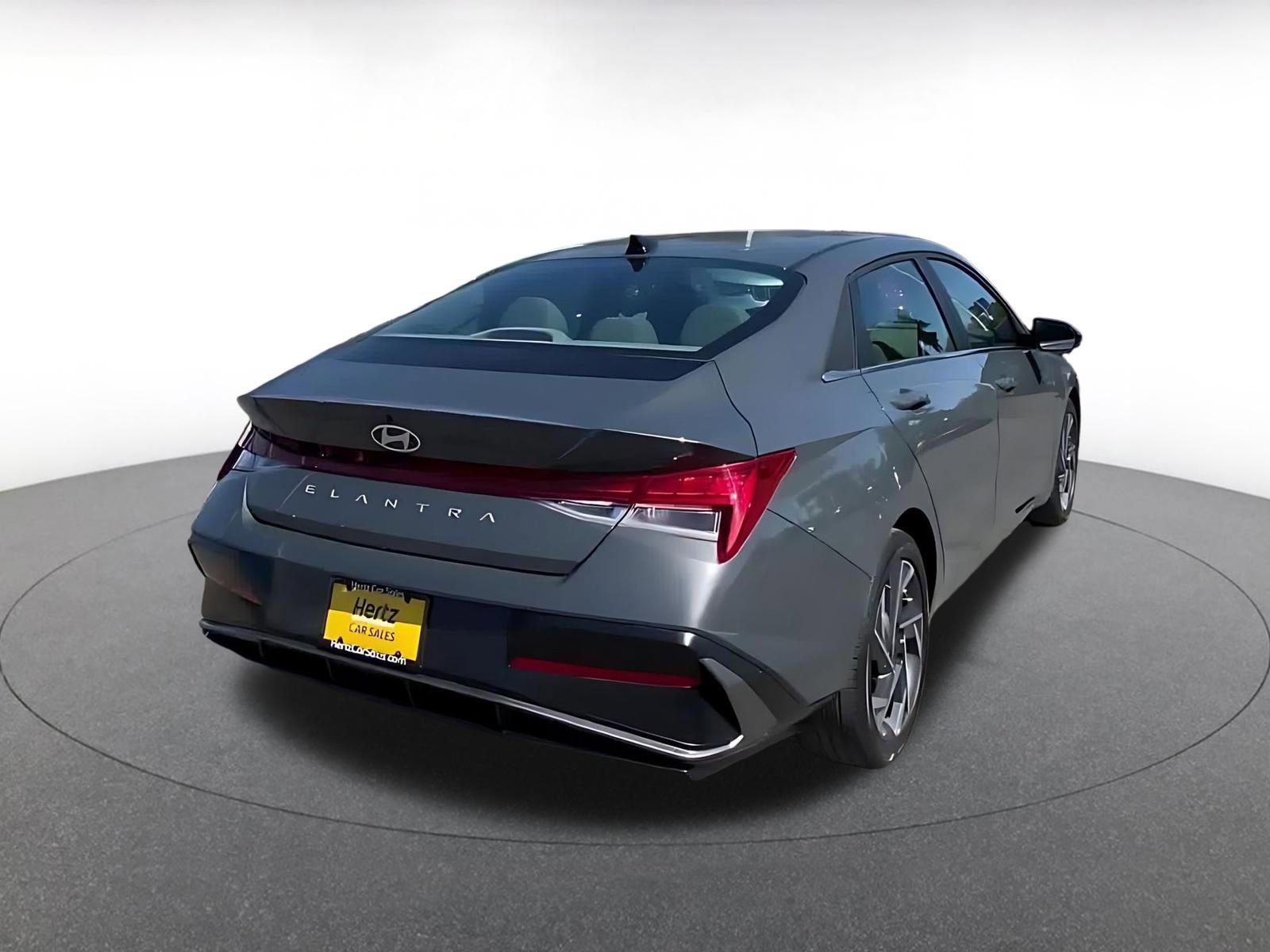 Used 2025 Hyundai Elantra SEL FWD image 14