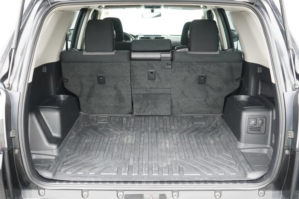 Used 2018 Toyota 4Runner SR5 AWD/4WD image 8