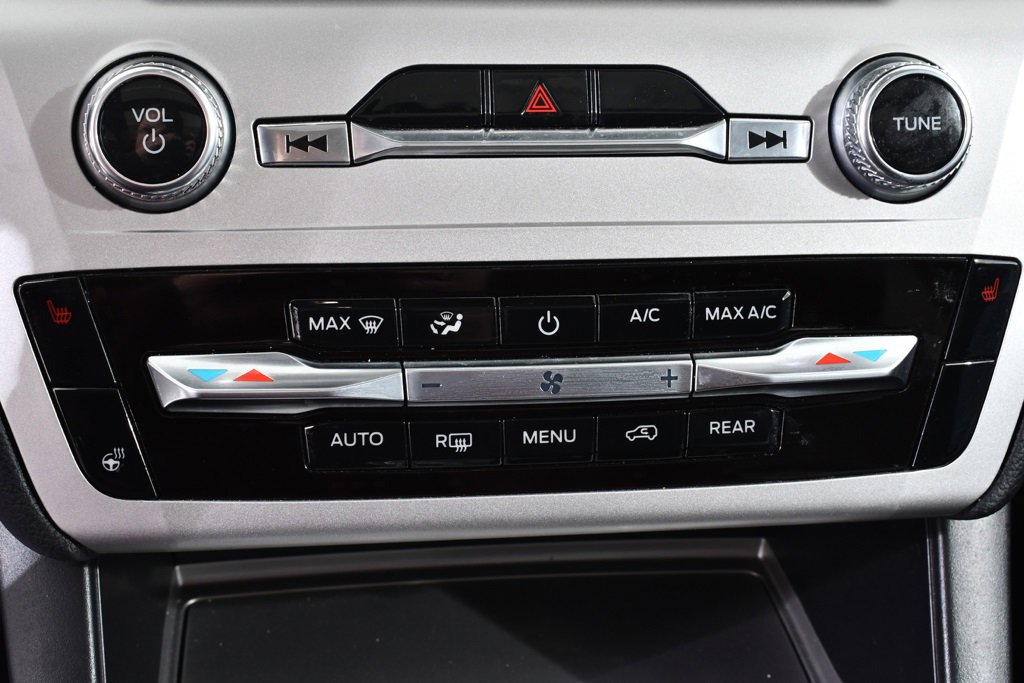 Used 2022 Ford Explorer XLT w/ Equipment Group 202A image 30