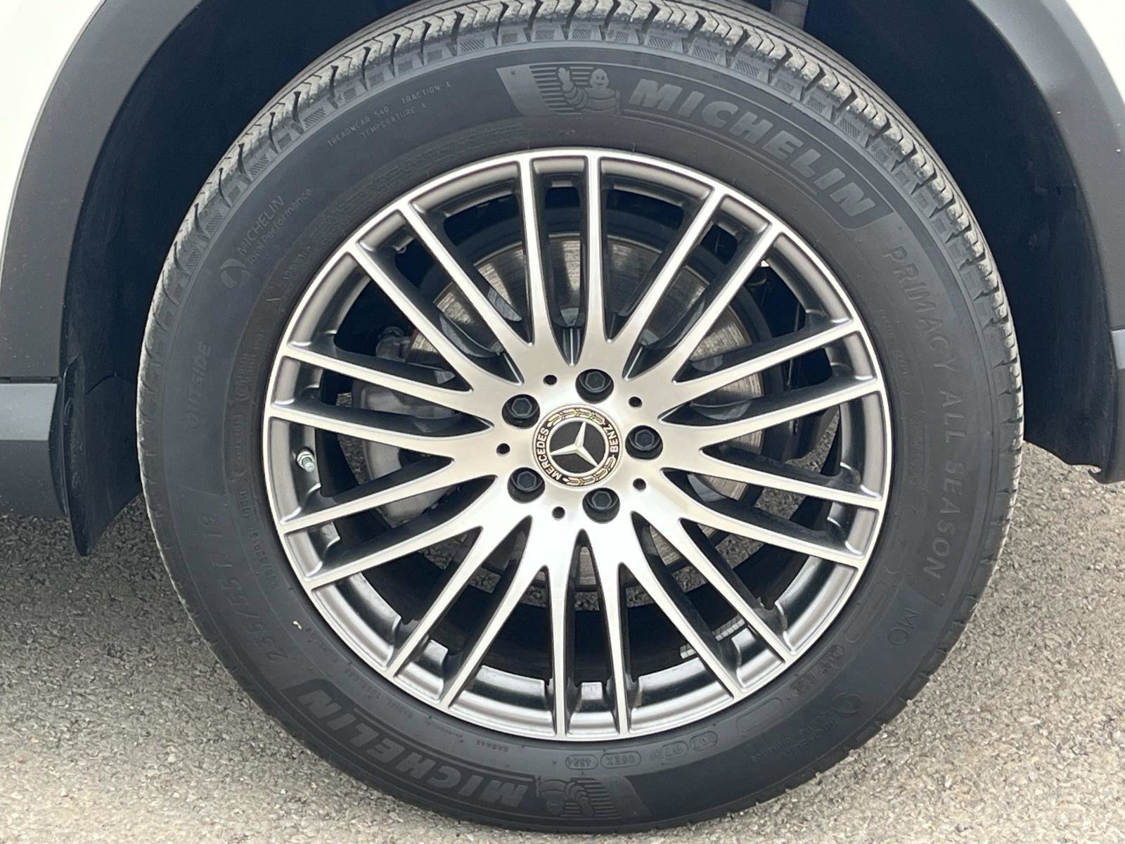 Certified 2025 Mercedes-Benz GLC 300 image 12