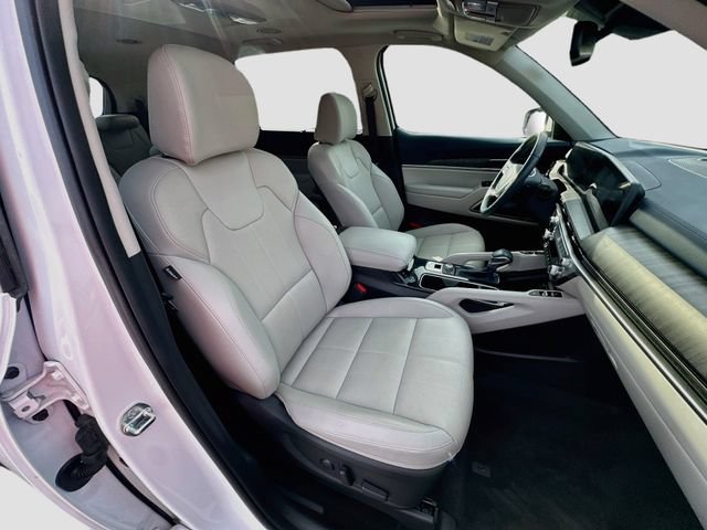 Used 2025 Kia Telluride EX w/ EX Captain's Chair Package AWD/4WD image 30