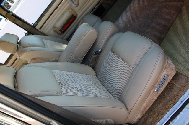 Used 1990 Jeep Grand Wagoneer image 25