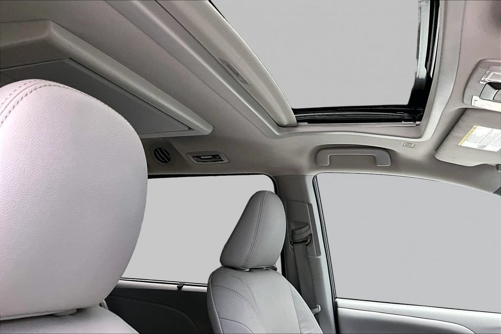 Certified 2020 Toyota Sienna XLE Premium FWD image 30