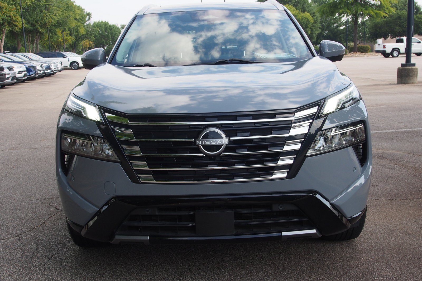 Used 2024 Nissan Rogue Platinum FWD image 2