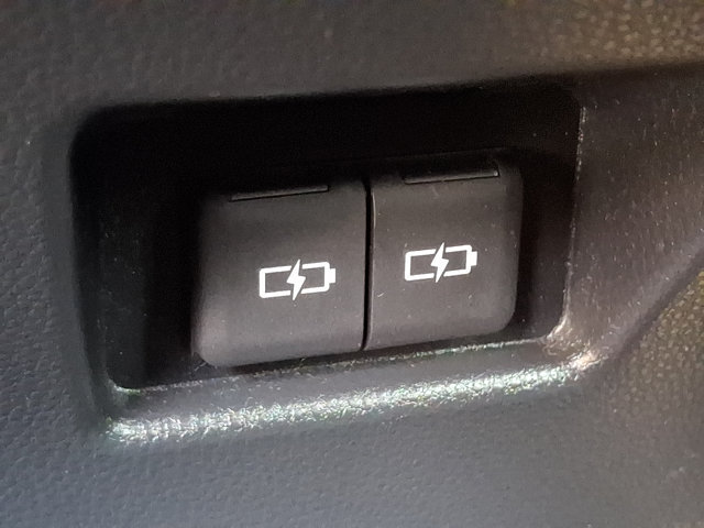 Used 2023 Toyota Venza LE AWD/4WD image 11