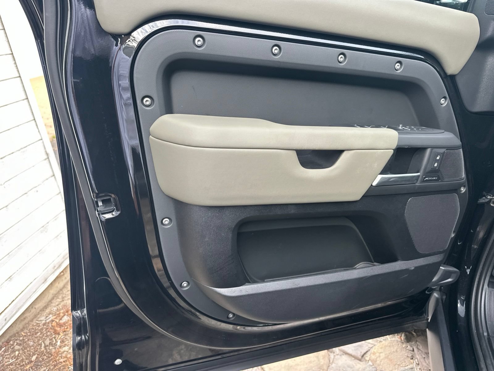 Used 2025 Land Rover Defender 110 S AWD/4WD image 9