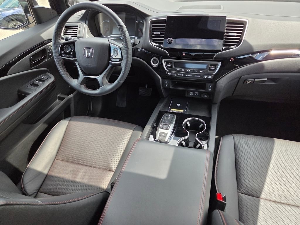 Used 2025 Honda Passport Black Edition image 35