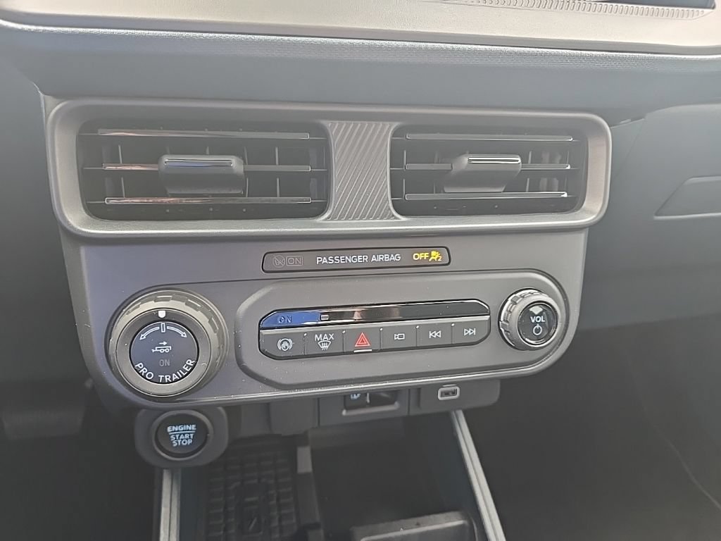 Used 2025 Ford Maverick Lariat w/ Black Appearance Package AWD/4WD image 22