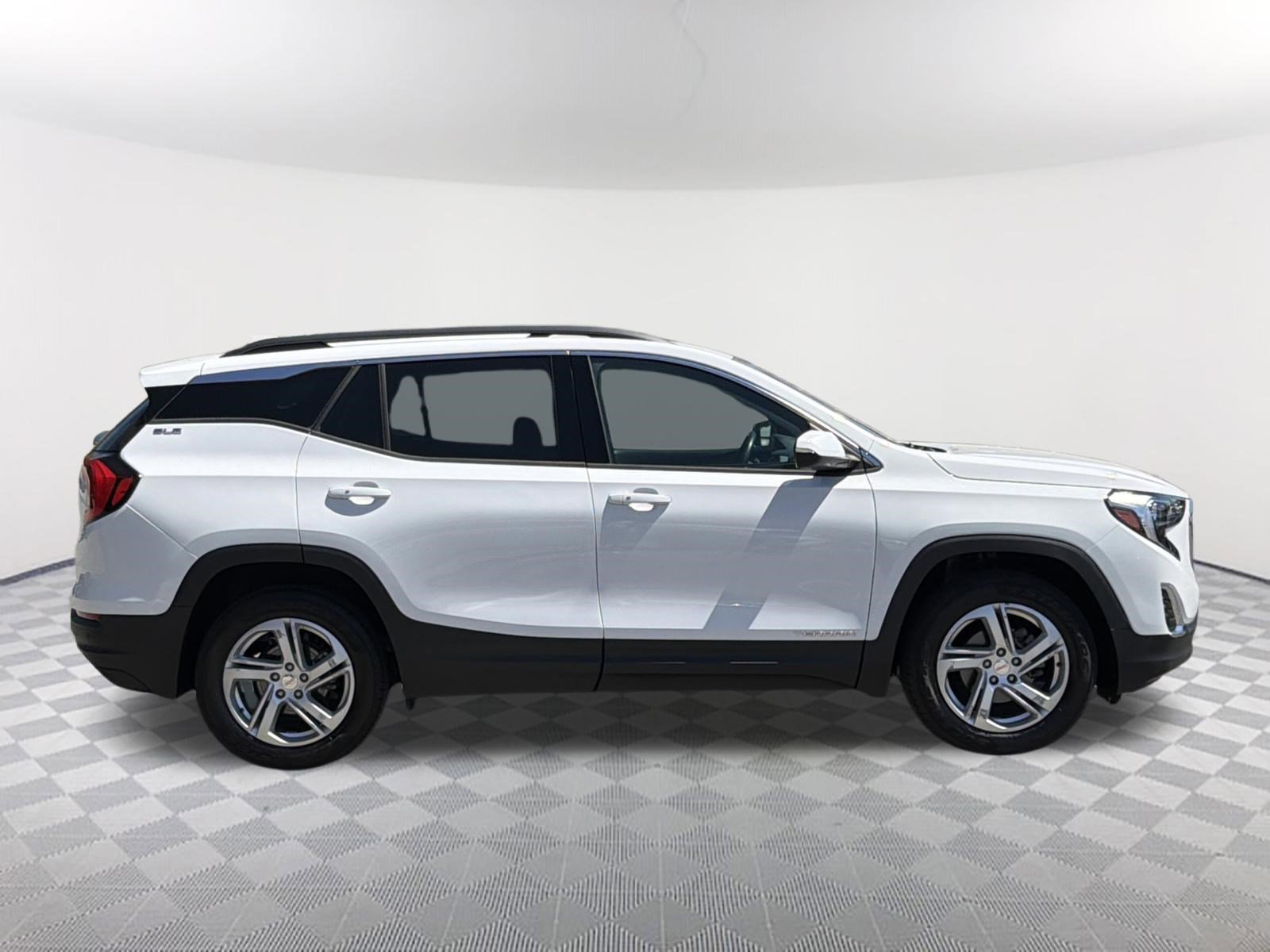 Used 2020 GMC Terrain SLE w/ Driver Convenience Package image 5