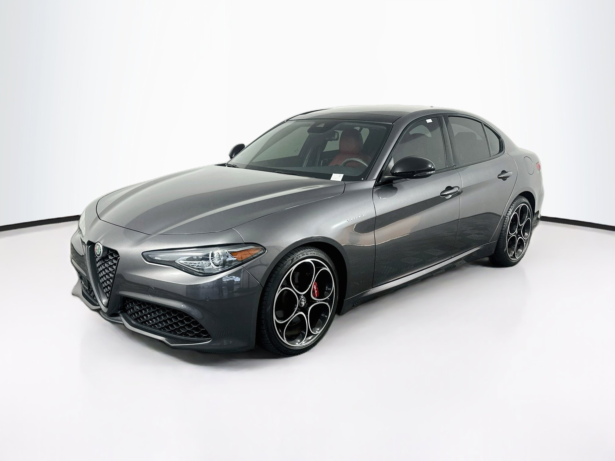 Used 2023 Alfa Romeo Giulia Veloce RWD image 3