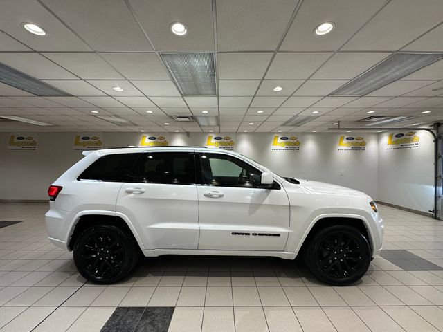 Used 2018 Jeep Grand Cherokee Altitude image 3