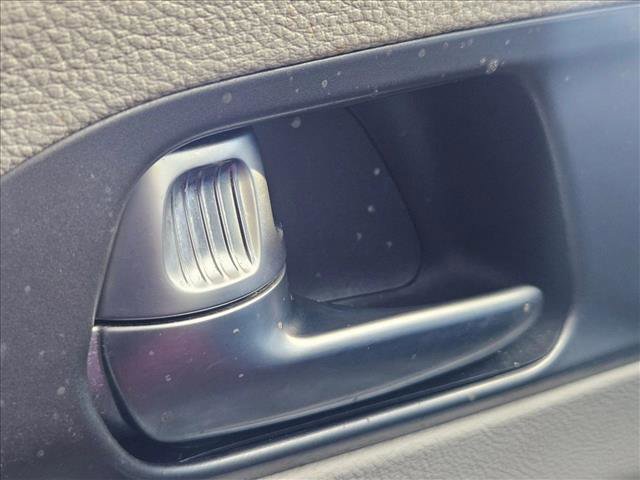 Used 2022 Chrysler Pacifica Touring-L image 15