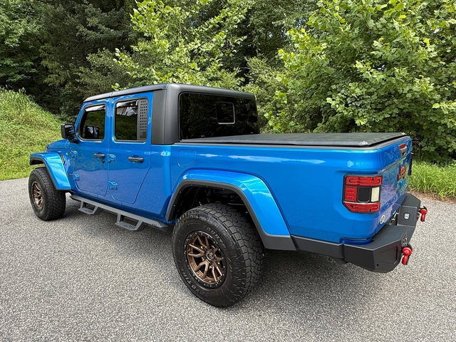 Used 2024 Jeep Gladiator Sport AWD/4WD image 9
