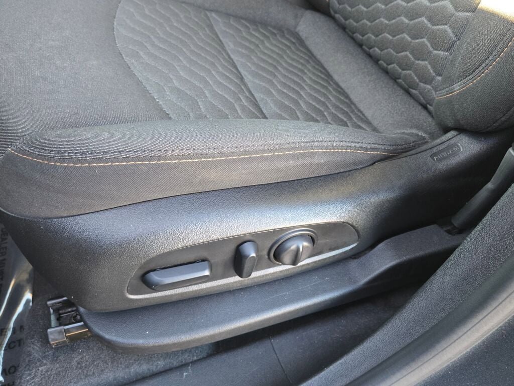 Used 2018 Chevrolet Equinox LT image 18