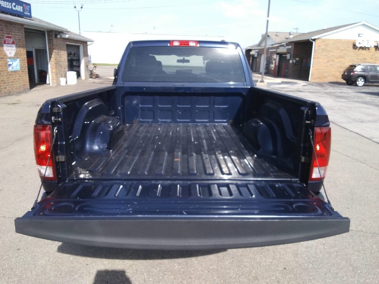 Used 2012 RAM 3500 ST w/ Chrome Appearance Group image 6