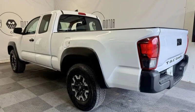 Used 2018 Toyota Tacoma SR image 7