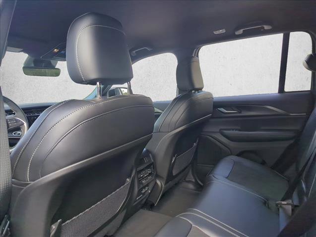 New 2025 Jeep Grand Cherokee Altitude image 14