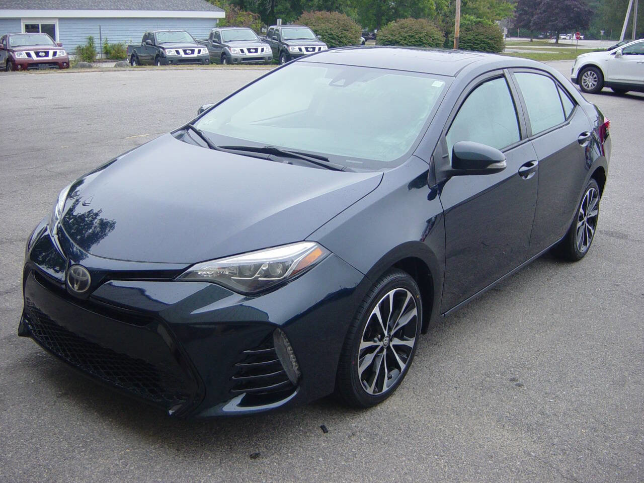 Used 2017 Toyota Corolla XSE FWD image 1
