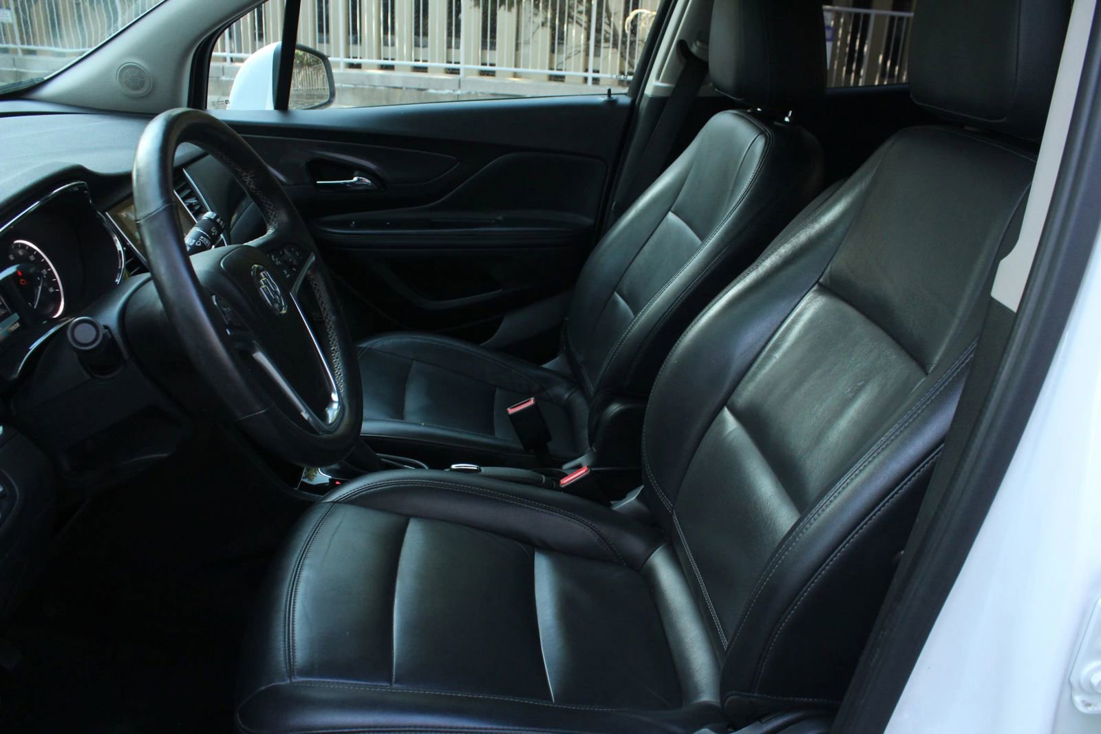 Used 2018 Buick Encore Essence image 14