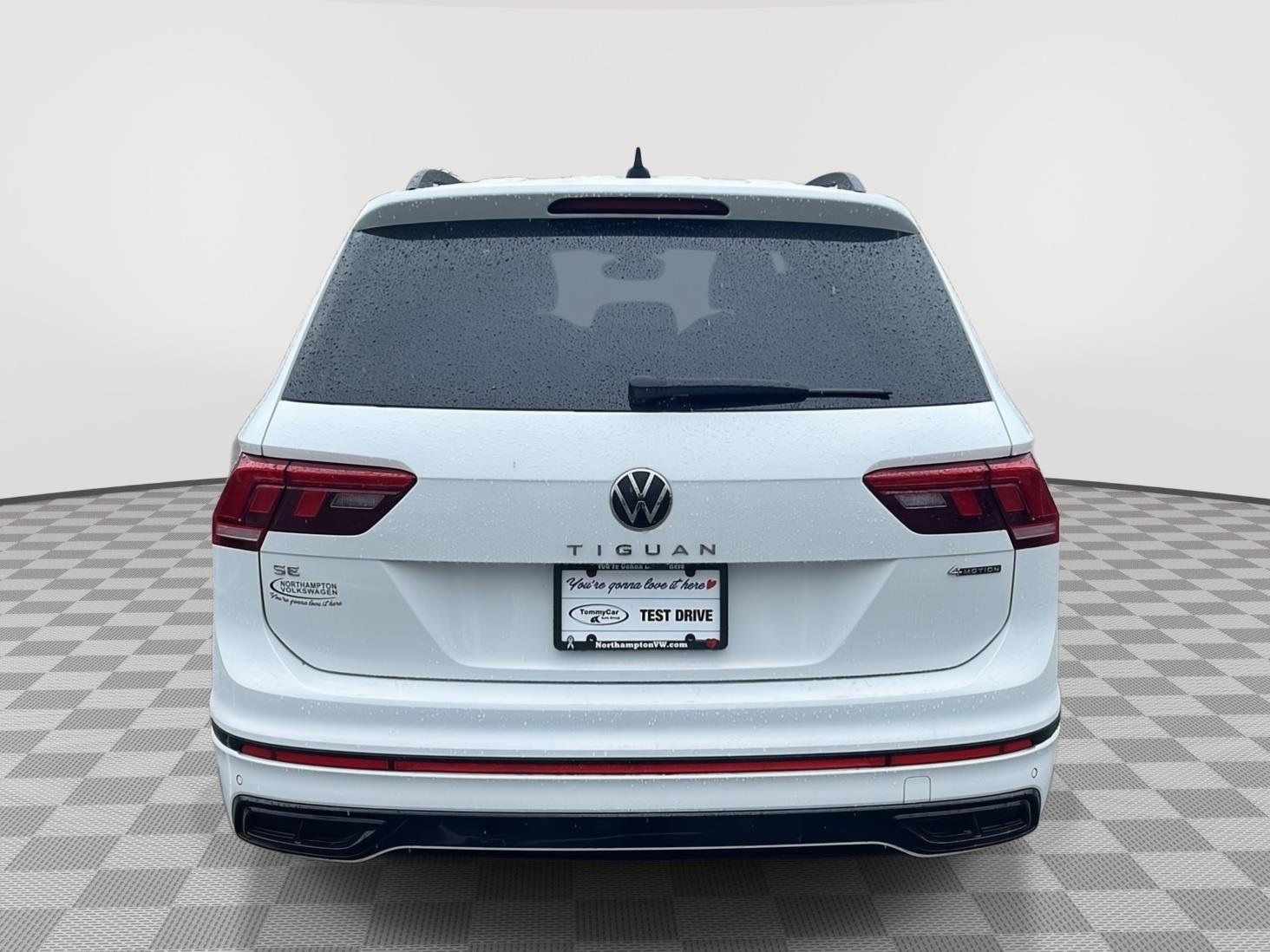 Used 2022 Volkswagen Tiguan SE R-Line AWD/4WD image 6