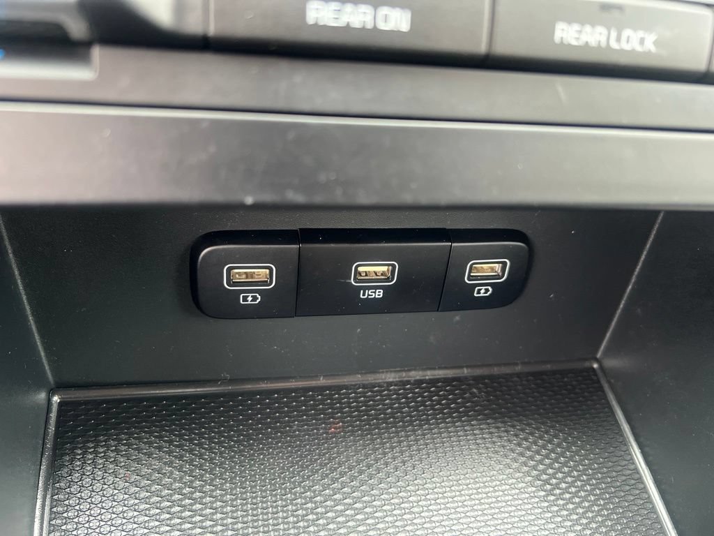 Certified 2022 Kia Carnival LX FWD image 50