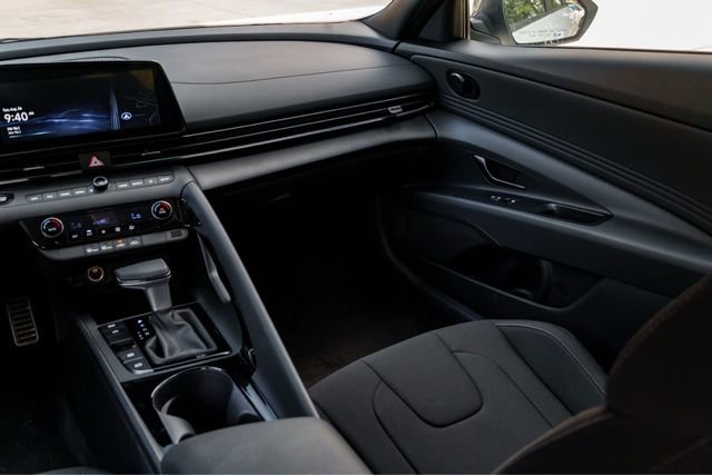 New 2025 Hyundai Elantra SEL image 23