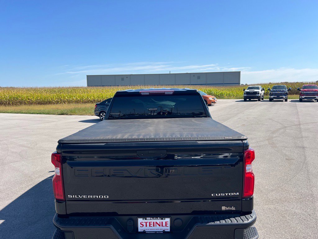 Used 2019 Chevrolet Silverado 1500 Custom w/ Custom Value Package image 4