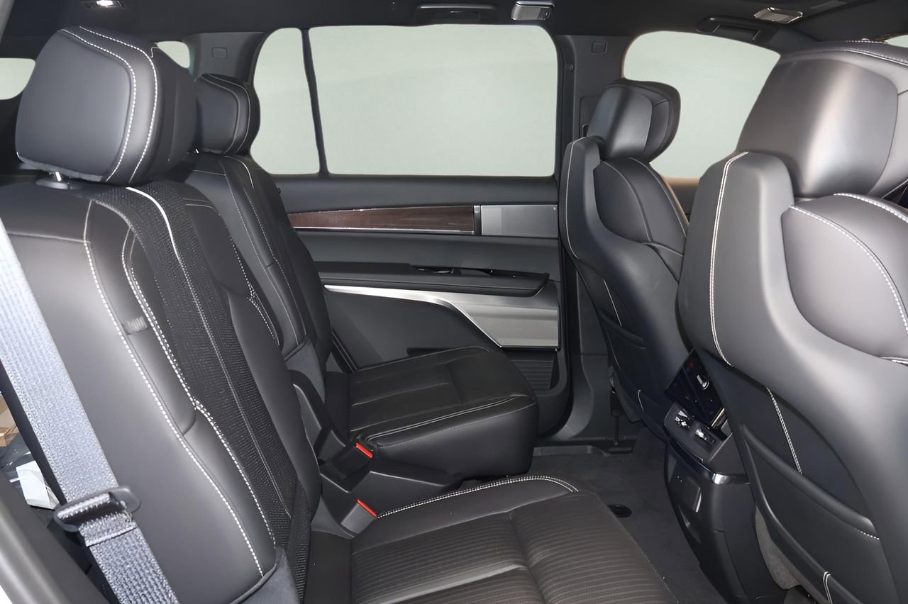 New 2026 Cadillac Vistiq Luxury image 19