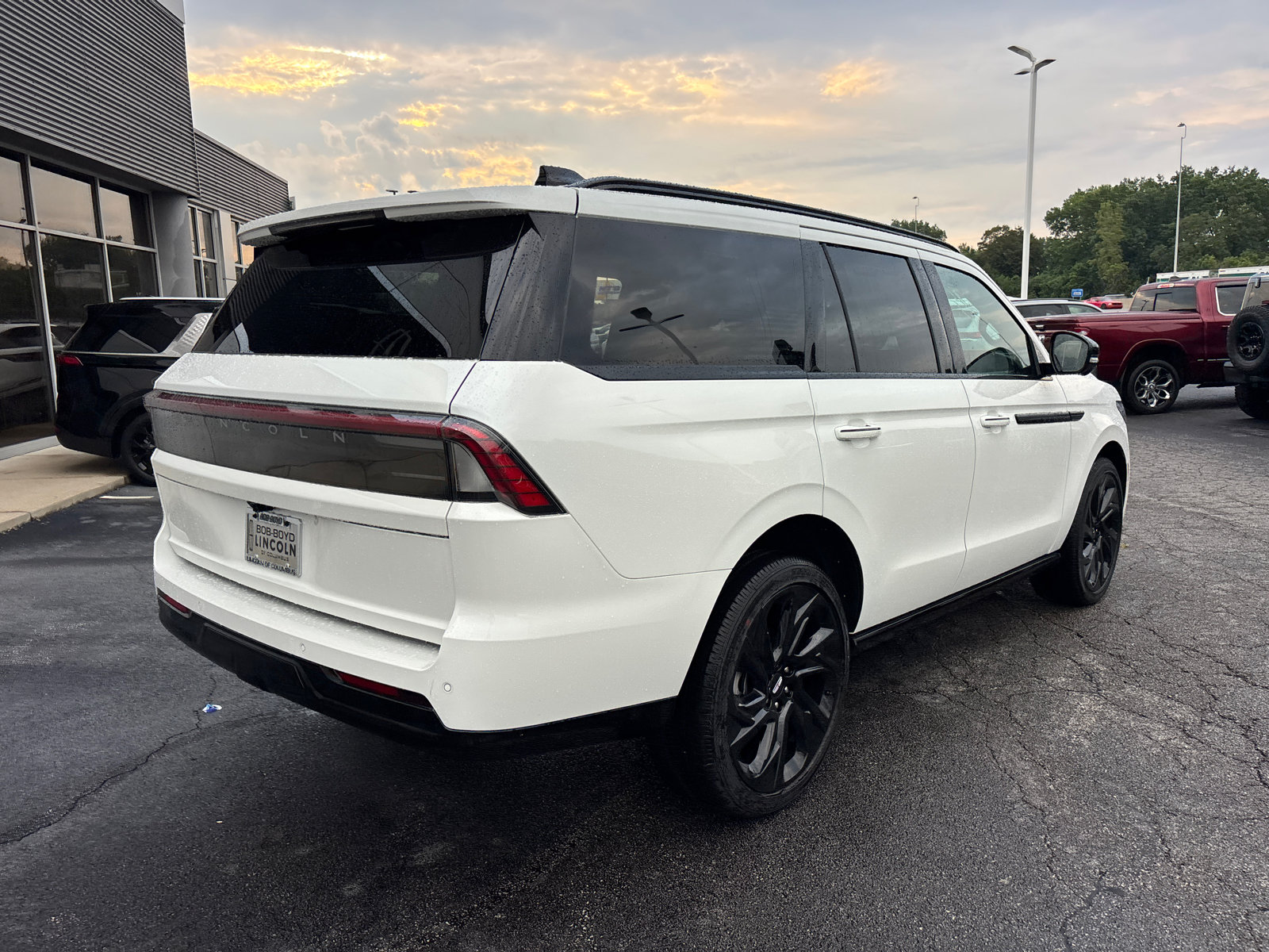 New 2027 Lincoln Navigator Reserve w/ Jet Appearance Package AWD/4WD image 7