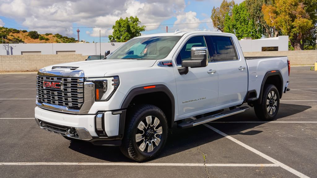 New 2026 GMC Sierra 2500 Denali w/ Denali Reserve Package AWD/4WD image 3
