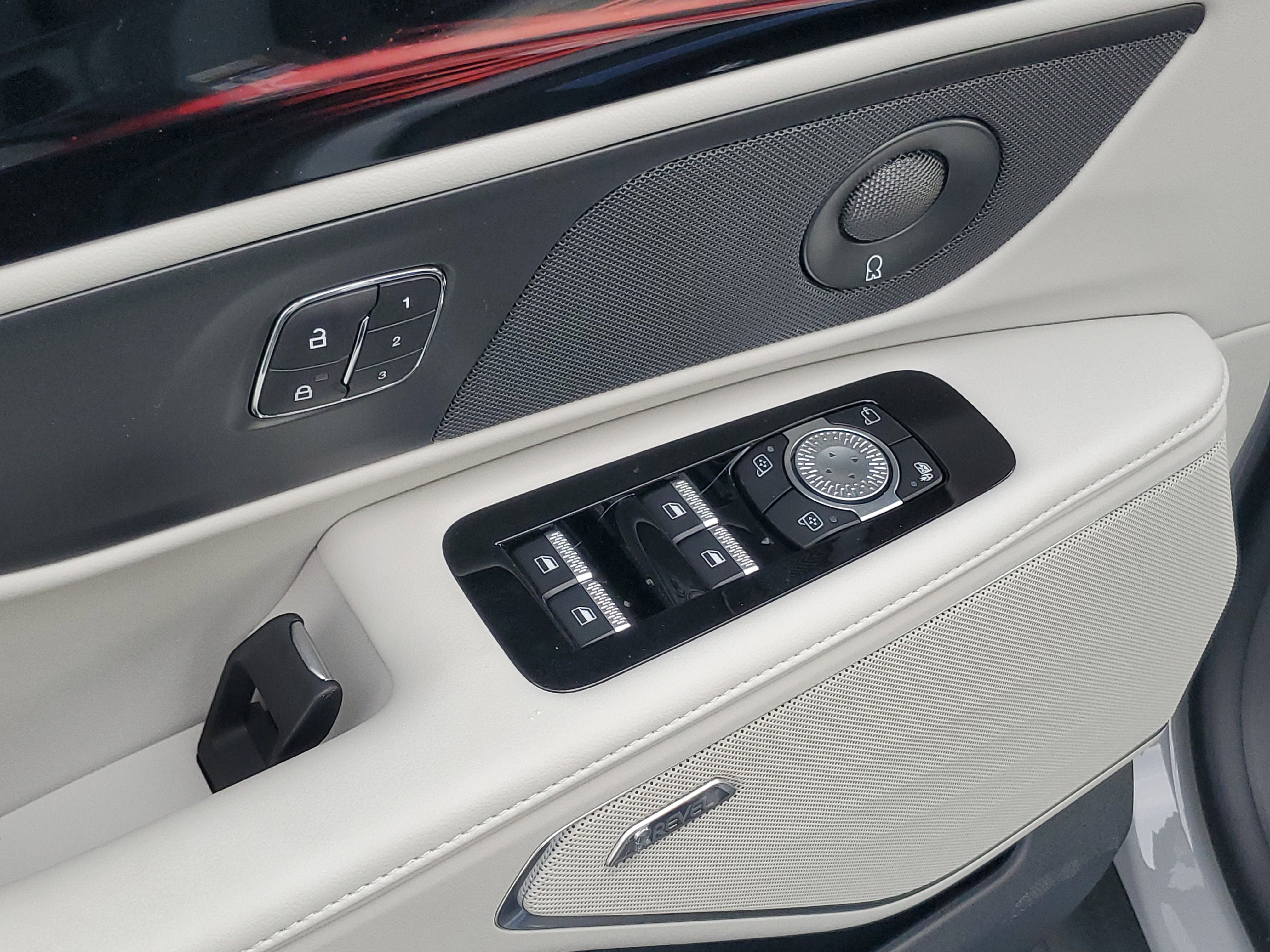 New 2026 Lincoln Nautilus Reserve w/ Jet Appearance Package AWD/4WD image 9