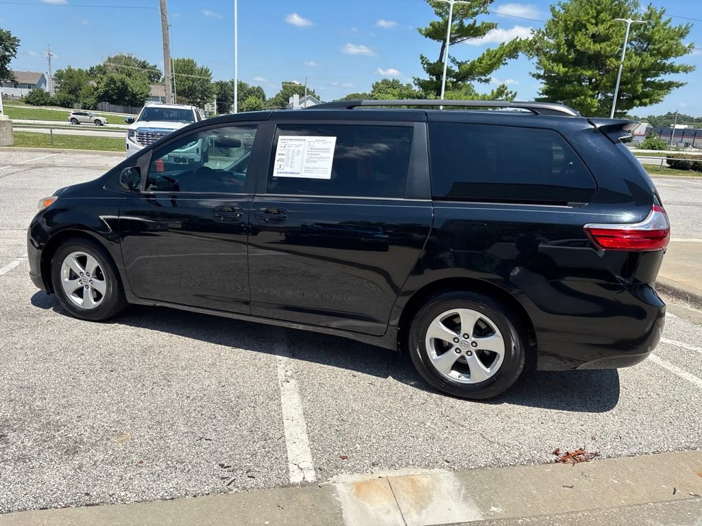 Used 2017 Toyota Sienna LE FWD image 22