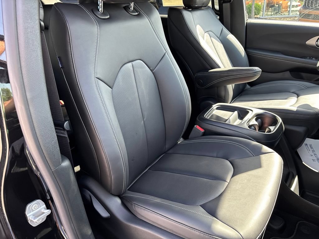 New 2027 Chrysler Pacifica Select FWD image 28