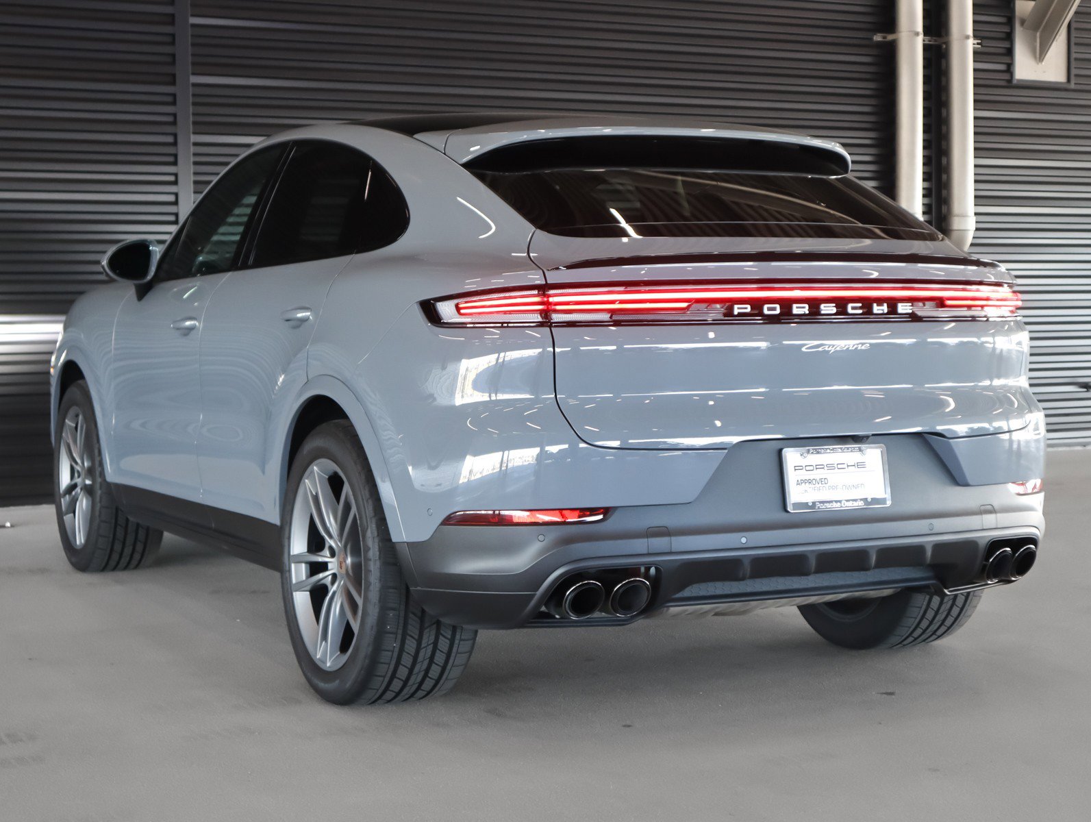 Certified 2025 Porsche Cayenne Coupe image 3