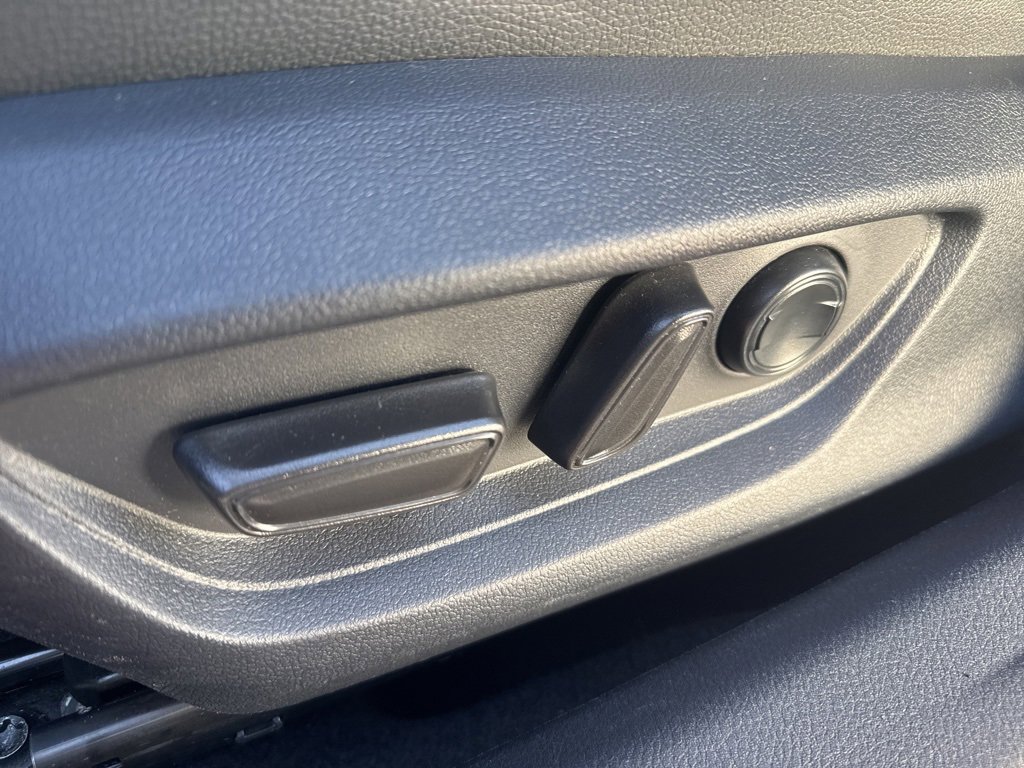 Used 2025 Toyota Camry SE image 11