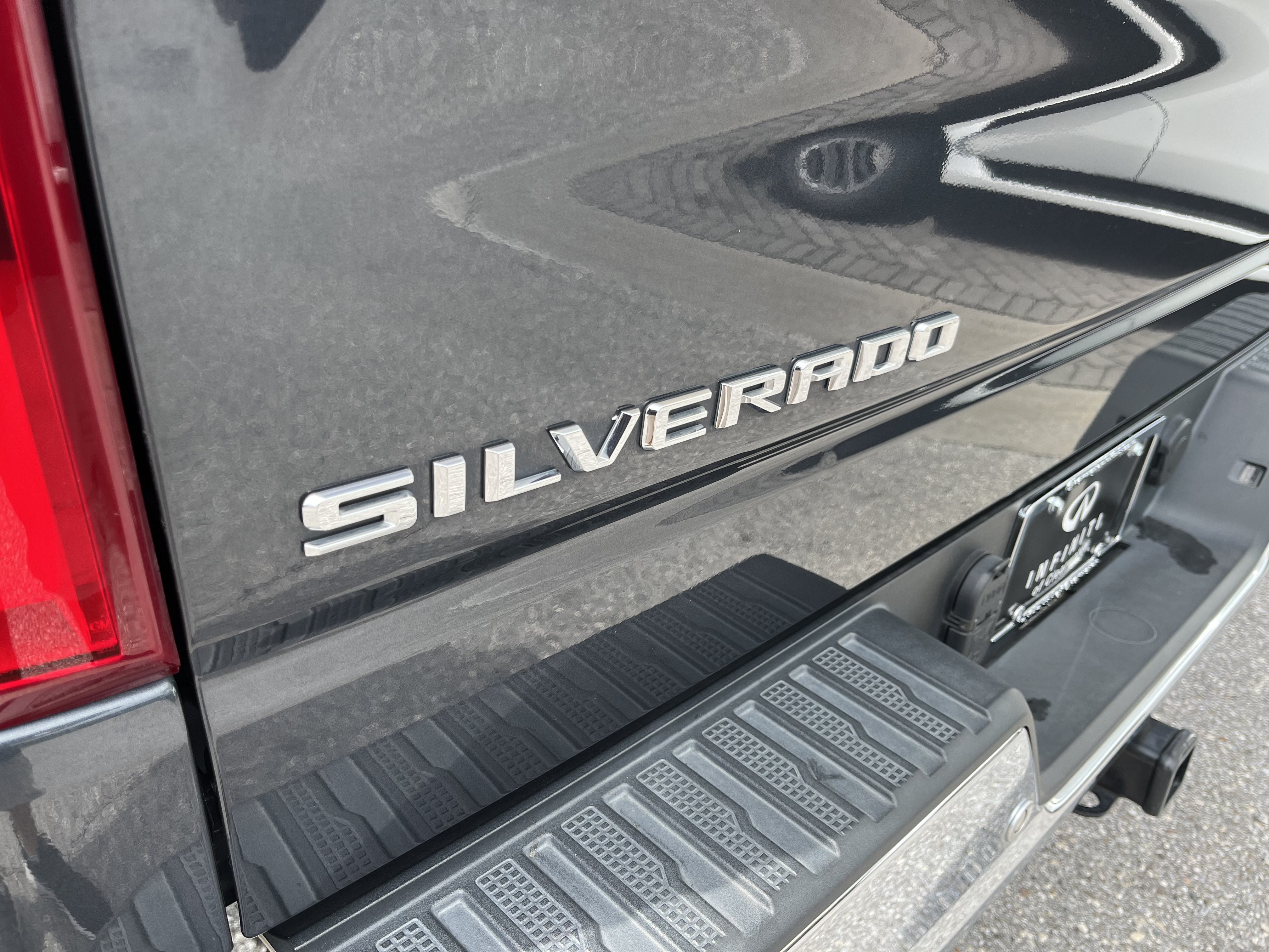 Used 2022 Chevrolet Silverado 1500 LTZ RWD image 8