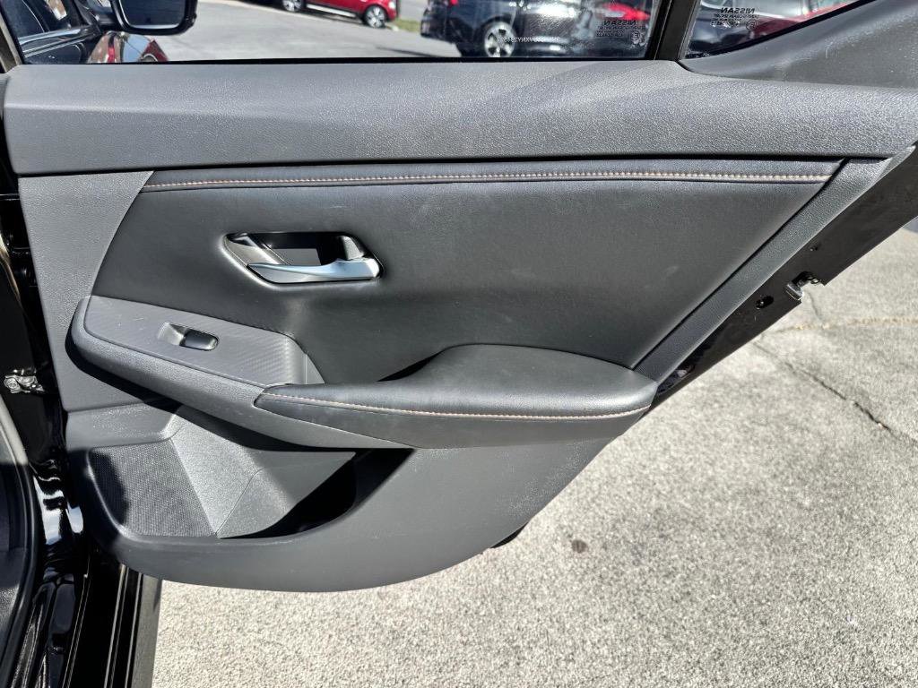 Used 2022 Nissan Sentra SR w/ SR Premium Package image 27