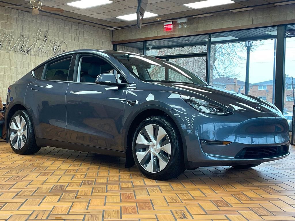 Used 2022 Tesla Model Y Long Range image 8