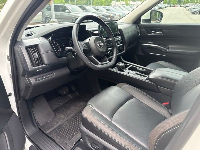 Used 2023 Nissan Pathfinder SL FWD image 16
