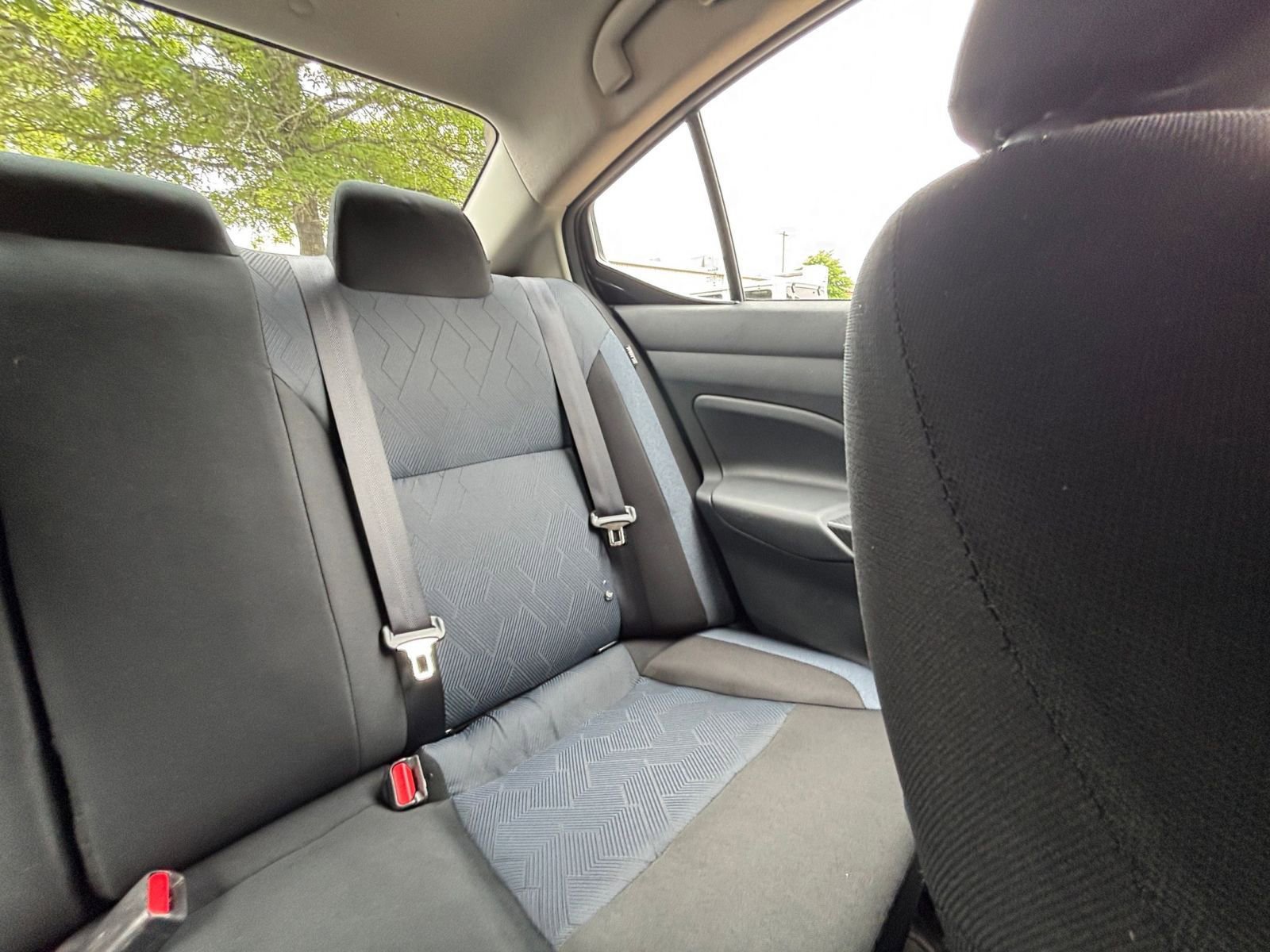 Used 2025 Nissan Versa SV FWD image 37