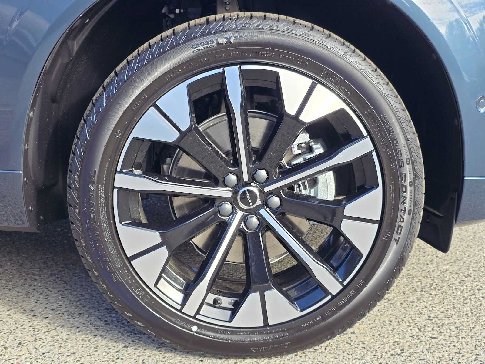 New 2027 Volvo XC60 B5 Plus AWD/4WD image 9