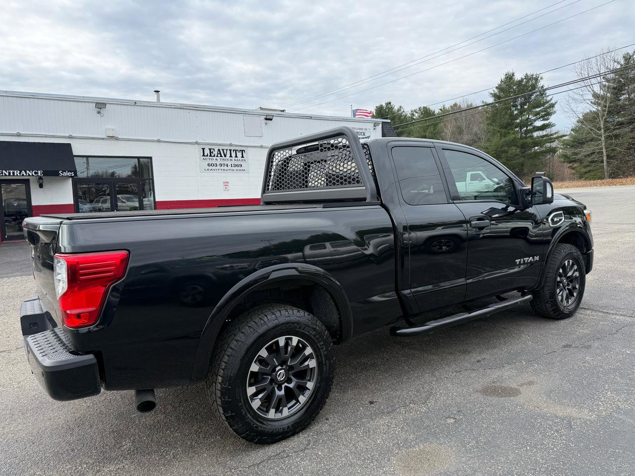 Used 2017 Nissan Titan PRO-4X image 12