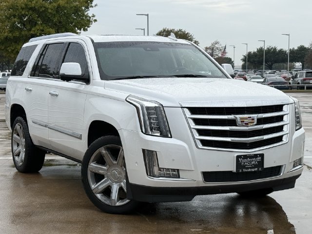 Used 2018 Cadillac Escalade Luxury AWD/4WD image 2
