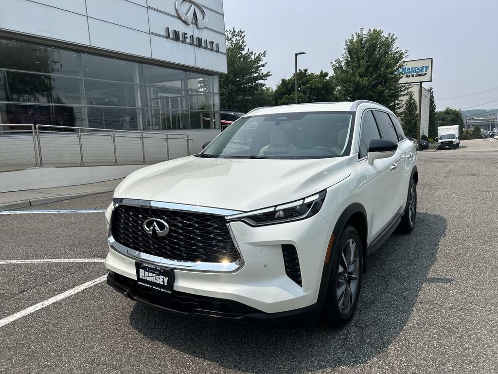 Certified 2023 INFINITI QX60 Luxe w/ Cargo Package AWD/4WD image 4