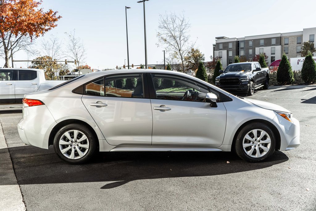 Used 2024 Toyota Corolla LE image 3