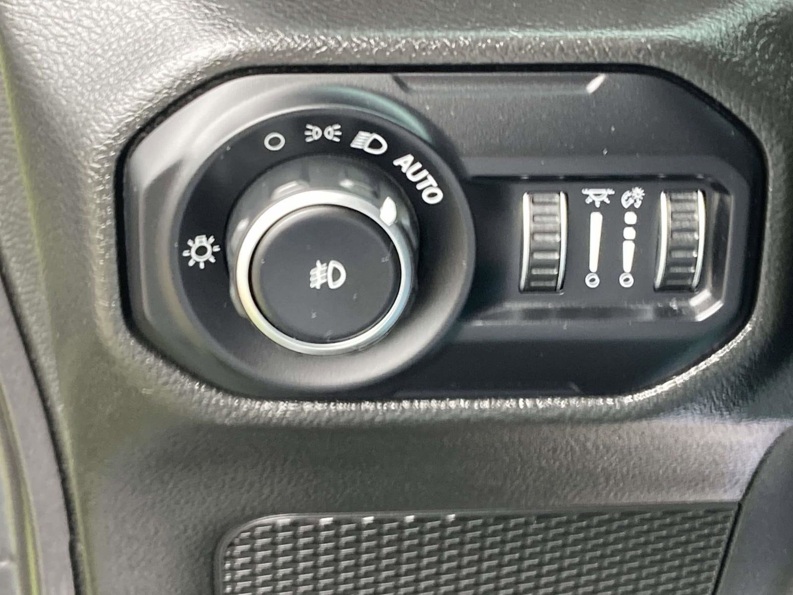 Used 2022 Jeep Wrangler Unlimited Sahara w/ Cold Weather Group AWD/4WD image 28