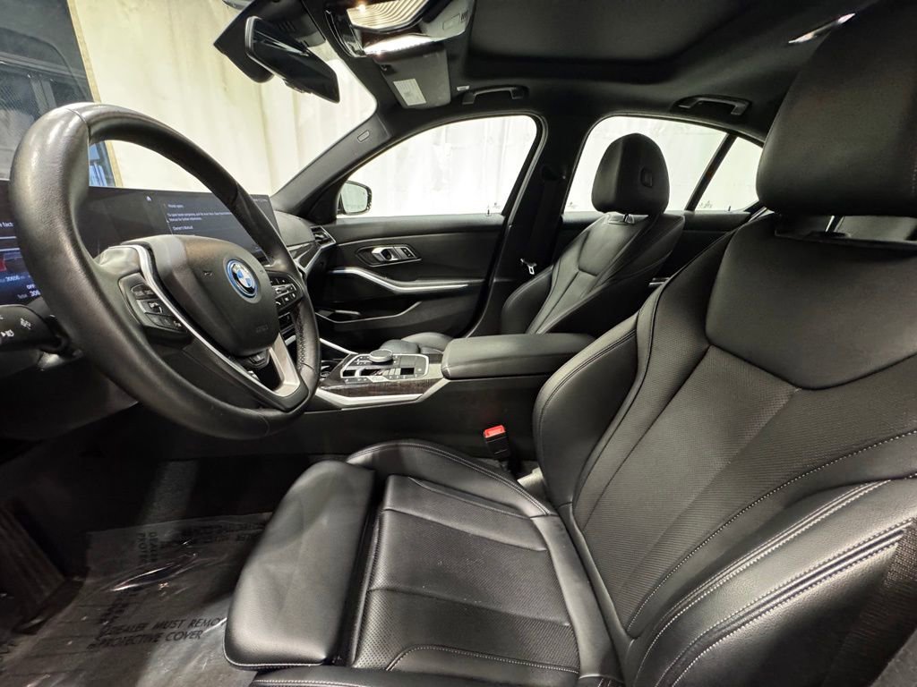 Used 2023 BMW 330e xDrive w/ Driving Assistance Package AWD/4WD image 21